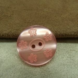 bouton acrylique motif fleur rose pale ,23 mm,de belle qualité