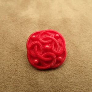 BOUTON ACRYLIQUE EFFET PASSEMENTERIE-ROUGE,de belle qualité