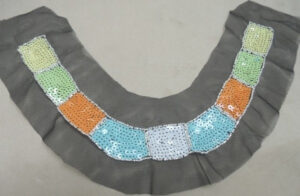 COLS PERLES-Applique plastron à coudre paillettes et perles