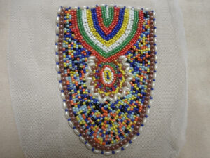 COLS PERLES-Applique ETHNIQUE 1/2 ovale - perles rocailles multicolores