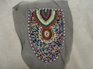 COLS PERLES-Applique ETHNIQUE 1/2 ovale - perles rocailles multicolores