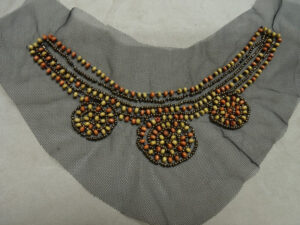 COLS PERLES-PLASTRON COLLIER PERLES effet bois et rocailles