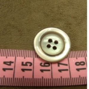bouton acrylique saumon à 4 trous, effet nacré ,22 mm,de belle qualité