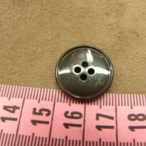bouton acrylique marron ,19 mm,de belle qualité