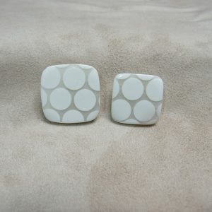 BOUTON CARRE ACRYLIQUE- BLANC
