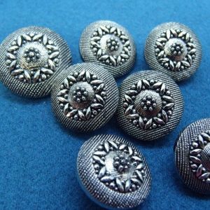 bouton acrylique argent VENDU PAR LOT DE 6