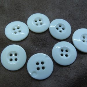 bouton acrylique blanc à 4 trous,18 mm,vendu par 6