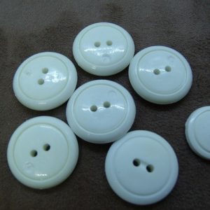 bouton acrylique blanc à 2 trous 22 mm, vendu par 6