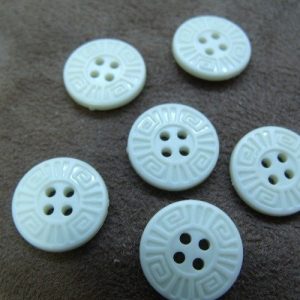 bouton acrylique à 4 trous blanc,15 mm,vendu par 6