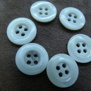 bouton acrylique blanc à 4 trous, 15 mm, vendu par 6