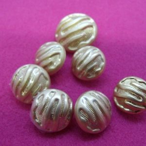 bouton acrylique or VENDU PAR LOT DE 6