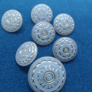 bouton acrylique blanc et doré VENDU PAR LOT DE 6