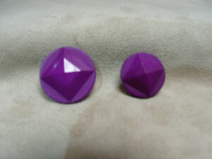 BOUTON PYRAMIDE VIOLET