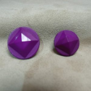 BOUTON PYRAMIDE VIOLET