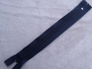 FERMETURE A GLISSIÈRE NON SÉPARABLE –18cm- BLEU MARINE