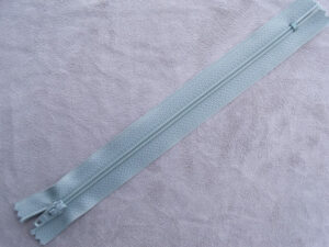 FERMETURE A GLISSIÈRE NON SÉPARABLE – 18cm-VERT AMANDE