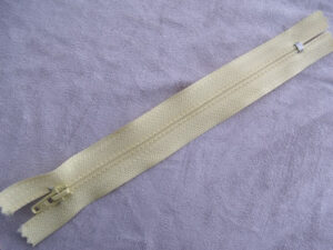 FERMETURE A GLISSIÈRE NON SÉPARABLE –15cm- JAUNE IMPÉRIAL