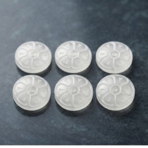 Lot de 6 boutons acryliques fleur blanc et translucide – 15 mm