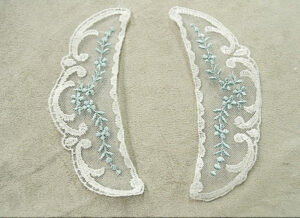 COL BRODE SUR TULLE BLANC