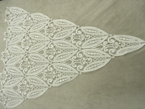 INCRUSTATION TRIANGLE BLANC CASSEE