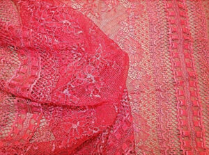 DENTELLE DE CALAIS EN LAIZE ROUGE
