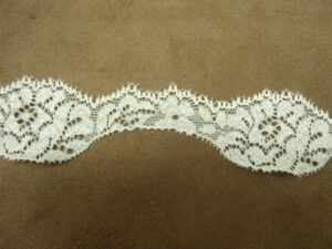 DENTELLE DE CALAIS- 3cm--BLANC & ARGENT