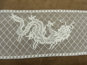 DENTELLE DE CALAIS- BLANCHE - espacé entre 2 motif