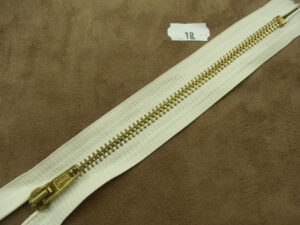 FERMETURE METALIQUE-18 cm-CREME