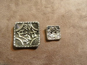 BOUTON CARRE A TROU-ARGENT