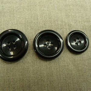 BOUTON A 4 TROUS- NOIR
