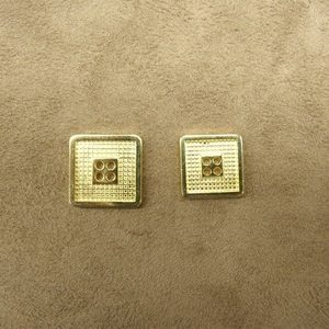 BOUTON A TROU CARRE -OR