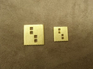 BOUTON CARRE A TROU- OR