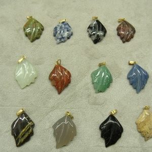 PENDENTIF MOTIF FEUILLE- PHOTO DE PRESENTATION