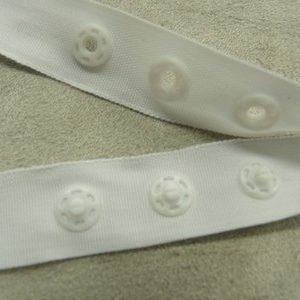 BOUTON PRESSION EN RUBAN- BLANC