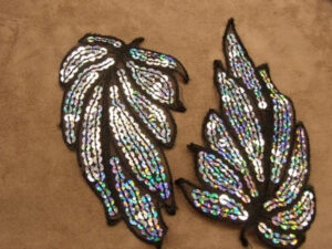 FEUILLE NOIR & ARGENT-15 cm / 8 cm- avec sequin argent