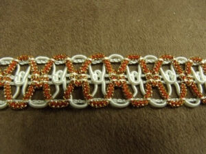 RUBAN FANTAISIE- 3 cm- ORANGE SUR FOND BLANC - LUREX OR