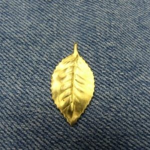 petite feuille doré metal
