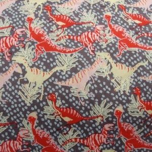 tissu coton imprimé dinosaure rose et rouge