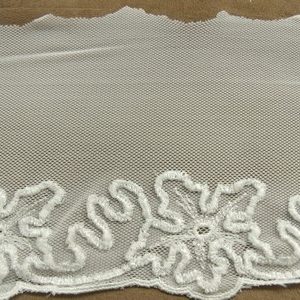 DENTELLE BLANCHE-sur maille 15 cm /5 cm-