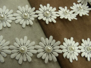 perle centrale blanche