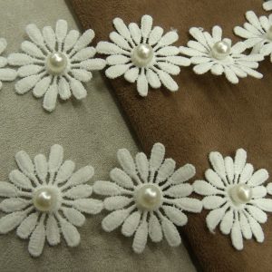 perle centrale blanche