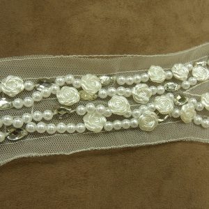 col perlé et strass blanche