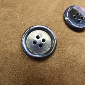 bouton acrylique à 4 trous nacré marine