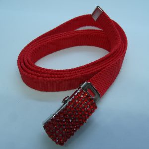 ceinture polyprofene rouge sur boucle en metal argent avec strass rouge