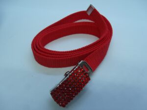 ceinture polyprofene rouge sur boucle en metal argent avec strass rouge