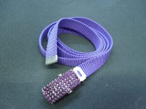 ceinture polyprofene violet sur boucle en metal argent avec strass violet