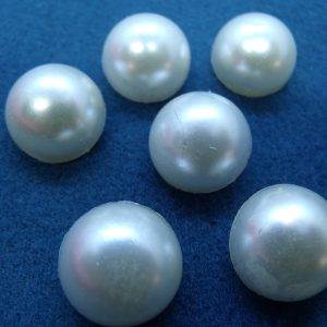 bouton demi sphere bleu nacré