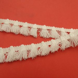 ruban pompom blanc