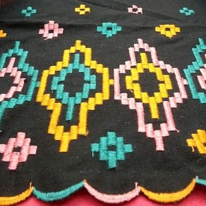 BRODERIE coton etnic multicolore sur fond noir