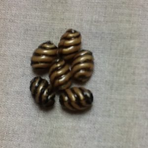 Perle acrylique ovale spirale ( doré/ noir)